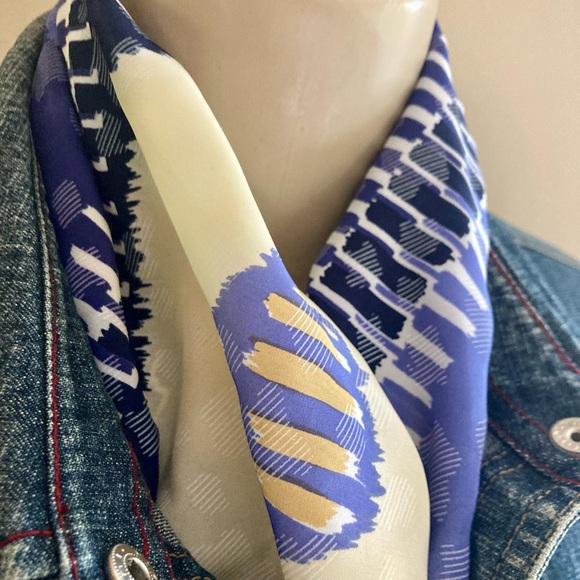 BLUE square scarf - Picture 4 of 10